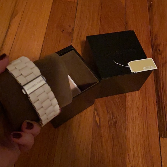 Michael Kors watch - Picture 3 of 3